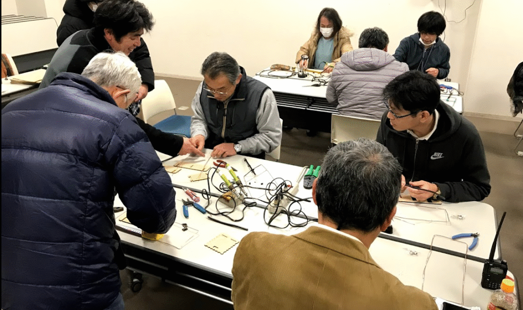 Fabshop 大人向け工作会の様子